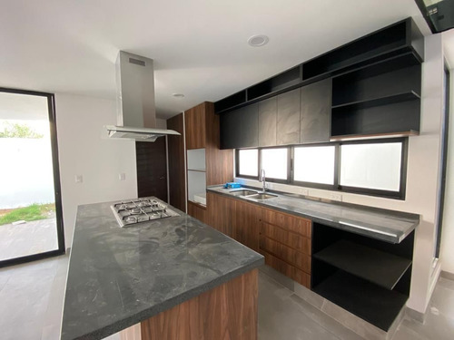 Vendo Casa En Zibatá, 3 Niveles, Jardín Zen, 3 Recamaras, Una Es Master Suite