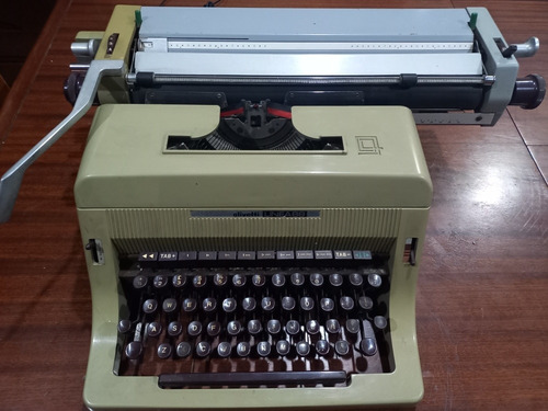 Maquina De Escribir Oliveti Línea 88 Con Detalles Y Funda 