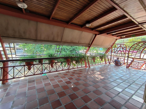 Mini Centro Comercial En Venta En La Mora I 24-29093 Irrr