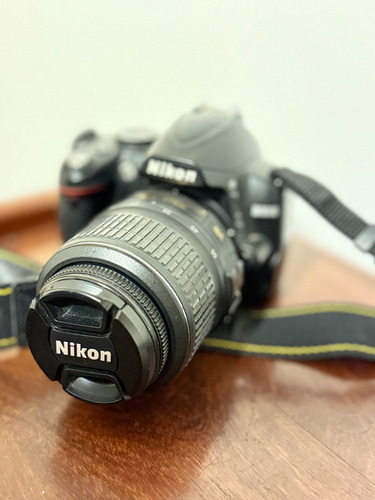 Nikon Kit D3000 + Lente 18-55mm Vr Dslr Negro (Usado)