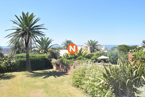 Casa En Venta Zona Faro , Punta Del Este, 4 Dormitorios.- Ref: 208850