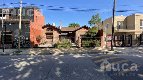 Excelente Propiedad Con Jardín Y Salida A Tres Calles Ideal Oficinas! | Dardo Rocha Al 2100