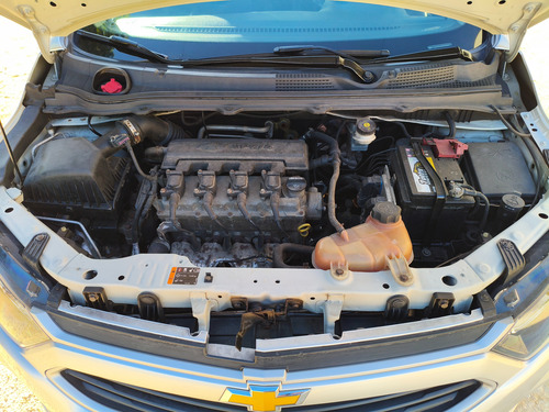 Chevrolet Onix 1.4 Advantage Aut. 5p