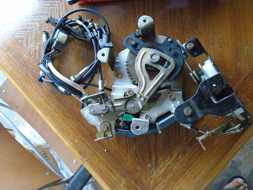 Imagen 2 de 2 de Vendo Cerradura Trasera Izquierda De Honda Odyssey, Año 2001