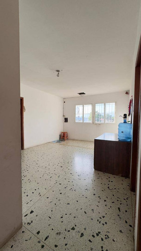 Annic Coronado Vende Comoda Casa En Calle Cerrada Urb. Trigal Centro Ref. 284796