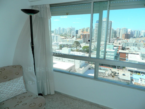 Apartamento En Peninsula - Punta Del Este- Ref: 1209