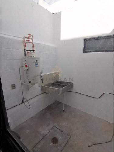 Imagen 13 de 28 de Hurban Renta Casa, Recién Pintada, De Dos Plantas Al Sur En