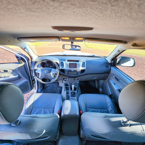 Imagem 10 de 11 de Toyota Hilux Srv 4x4 3.0 2013