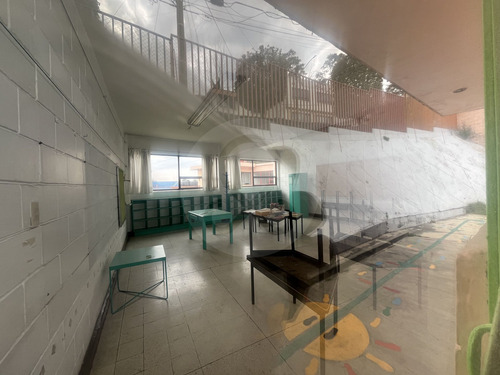 Vista Del Valle: Edificio En Venta Con Alberca, Ideal Para Escuelas.