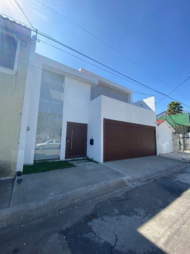 Casa Moderna En Venta Con Jardín En Valle De San Javier, Pachuca, Hidalgo
