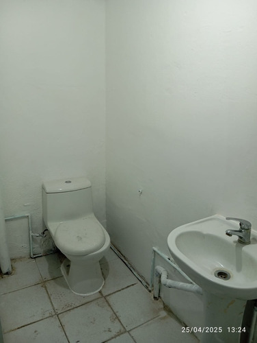 Propiedad Comercial Avda. Pajaritos Con San José.-