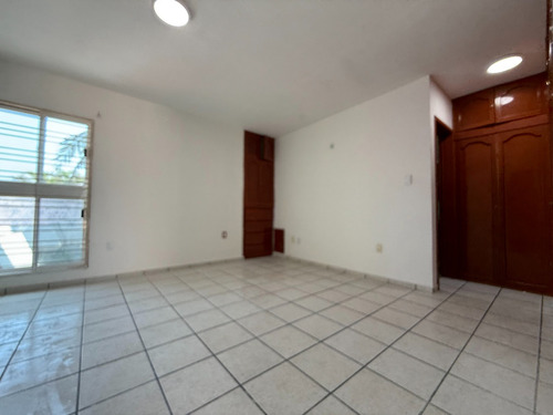 Casa En Venta En Boca Del Río, Veracruz Col. Graciano Sánchez Romo, De 4 Recamaras Y 4 Baños. A 5min Del Centro De Boca Del Rio, Plaza El Dorado Y Playas De Boca Del Rio.