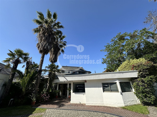 Casa En Venta De 7 Dorm. En Vitacura