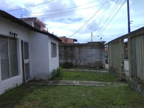 Imagen 1 de 13 de Casa De Esquina De 265 Mts2, En Parque Valencia