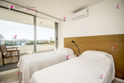 Venta De Apartamento De 2 Dormitorios Y Dependencia En Torre Esmeralda Punta Del Este