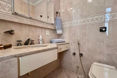 Apartamento À Venda Com 225m², 3 Suítes Com 2 Vagas De Garagem Fixas. Jardim Paulista. Planta Excelente Com Jardim De Inverno.