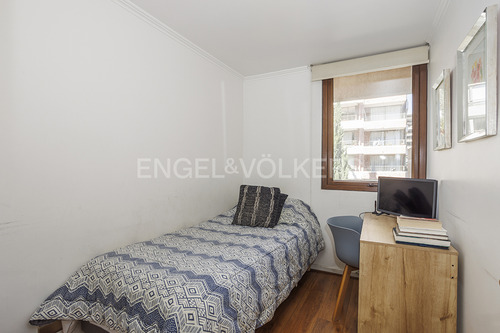 Departamento En Calle Cerrrada Con Plaza
