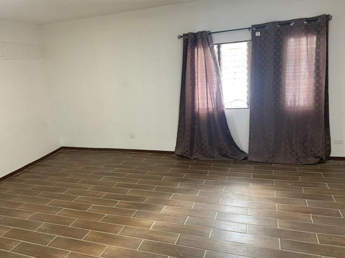 Imagen 10 de 13 de Casa Y Local En Santo Domingo Centro, Sobre Calle Principal. Todo Block, Recien Remodelado