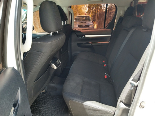 Imagen 10 de 10 de Toyota Hilux Srv 4x2 2017