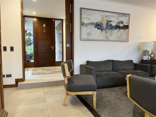 Casa En Venta 4 Dormitorios Como Nueva En Lo Barnechea