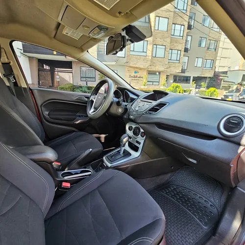 Ford Fiesta 1.6 sedan automático