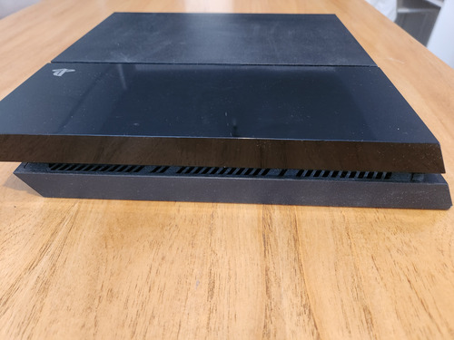 Playstation 4 500 Gb. + 2 Controles Con Detalles Menores. Negro (Usado)