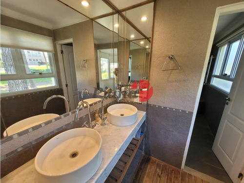 Casa En Venta - Zona Alamos - Vista Al Golf - Calidad De Construcción
