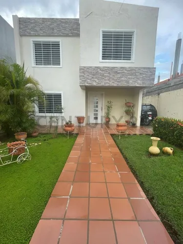 Town House En Yara Yara