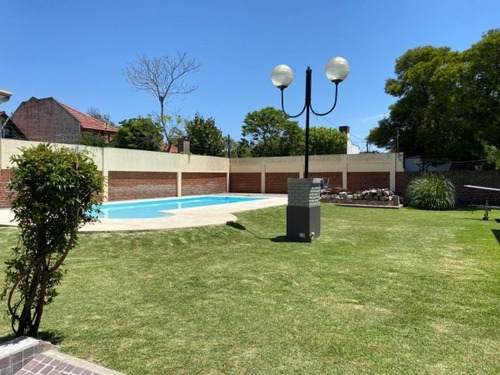 Imagen 29 de 30 de Venta De Chalet En Barrio Constitucion