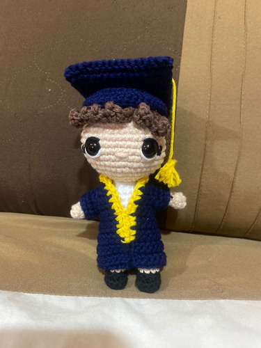 Muñeca Graduación Amigurumi