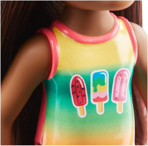 Mini Boneca Colecionável Chelsea Club Menina Morena Negra Praia - Maiô Picolé - Família Da Barbie - Mattel Brinquedos