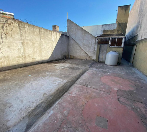 Venta De Casa Con Garaje, Local Y Galpón