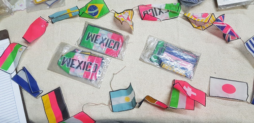 Adorno De Futbol Banderas Posible Mundial Mexico 70 Aticos