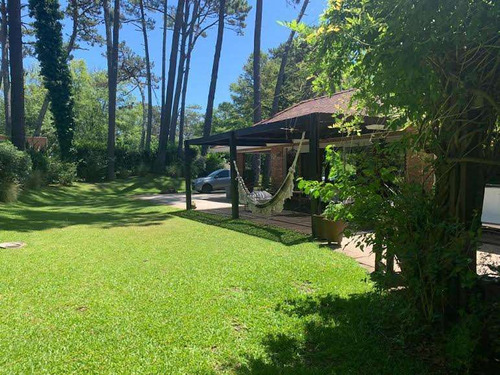Casa En Alquiler De 3 Dormitorios C/ Cochera En Lugano