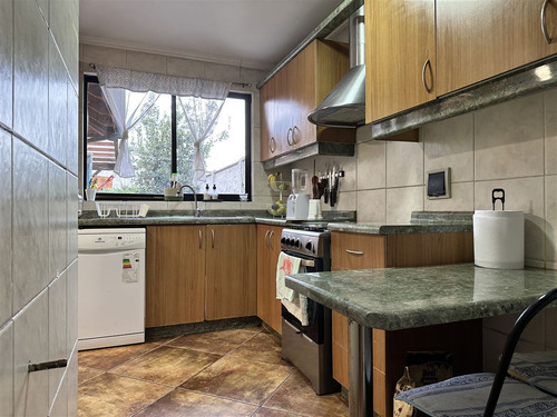 Casa En Venta De 3 Dorm. En Curicó