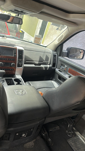 Dodge Ram 2500 5.7 Pickup Crew Cab Laramie 4x4 Mt