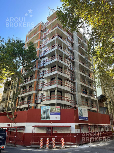 Apartamento Penthouse De Cuatro Dormitorios En Venta En Centro - 1001