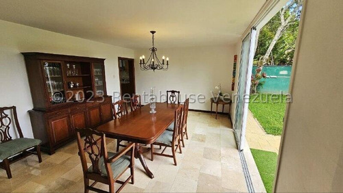 Casa En Venta En La Trinidad Remodelada En Calle Cerrada 25-5053 Jc