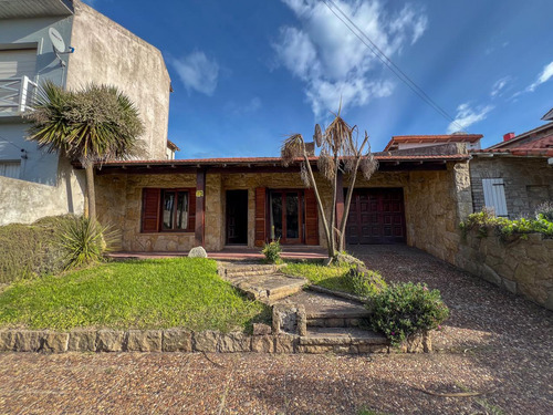 Casa En Punta Mogotes 3 Dormitorios Sobre Lote Propio