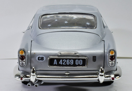 Aston Martin Db5 James Bond 007 Escala 1:18 Autoworld Color Plateado