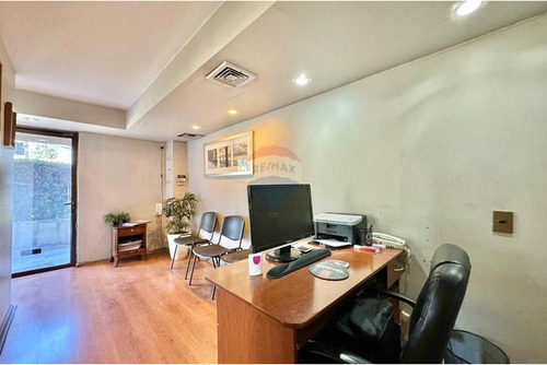 Amplio Local Comercial U Oficina En Manquehue Sur