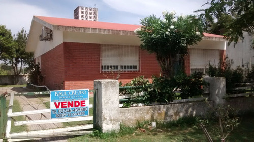 Imagen 1 de 2 de Vendo Casa En Amplio Terreno Mar Del Tuyu Playa Centro