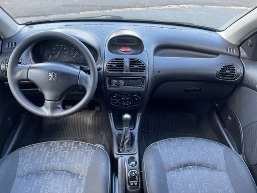 Imagem 8 de 10 de 206 1.4 Presence 8v Flex 4p Manual