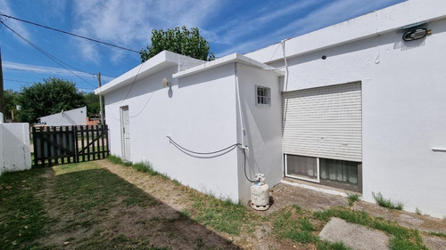 Casa 2 Dormitorios En San Clemente Del Tuyú Con Departamento Independiente Al Frente