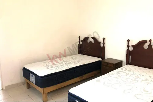 Propiedad En Venta Gran Ubicación Sobre Emblemática Calle De Centro Histórico De Querétaro