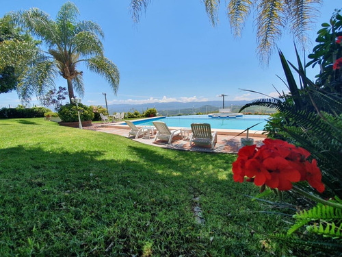 Venta Casa Las Lomas De Dimensiones Monumentales. Alberca Climatizada Y Jardín Plano Con Vistas Espectaculares Y Todos Los Servicios En Fracc Rancho San Diego Ixtapan De La Sal Edomex