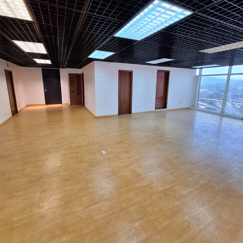 Alquilo Oficina En Centro Comercial El Recreo 156mts