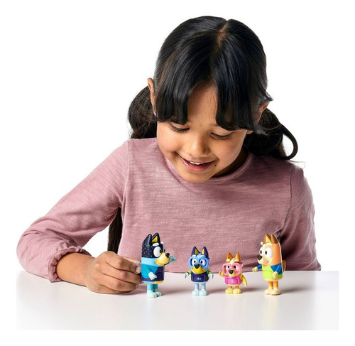 Figuras Del Día Familiar En La Playa De Bluey -