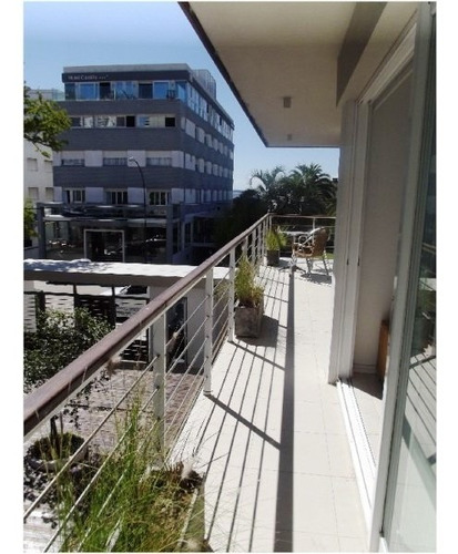 Apartamento En Venta De 3 Dormitorios En Peninsula