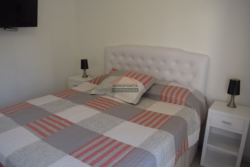 A Pasos De Playa Brava Con Servicios- Ref: 2865